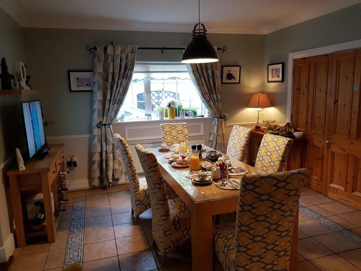 Highfield House Bed And Breakfast Collinstown Collinstown  Bagian luar foto